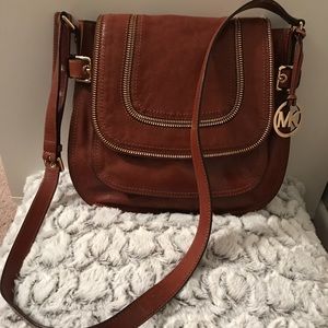 Michael Kors crossbody in excellent condition.